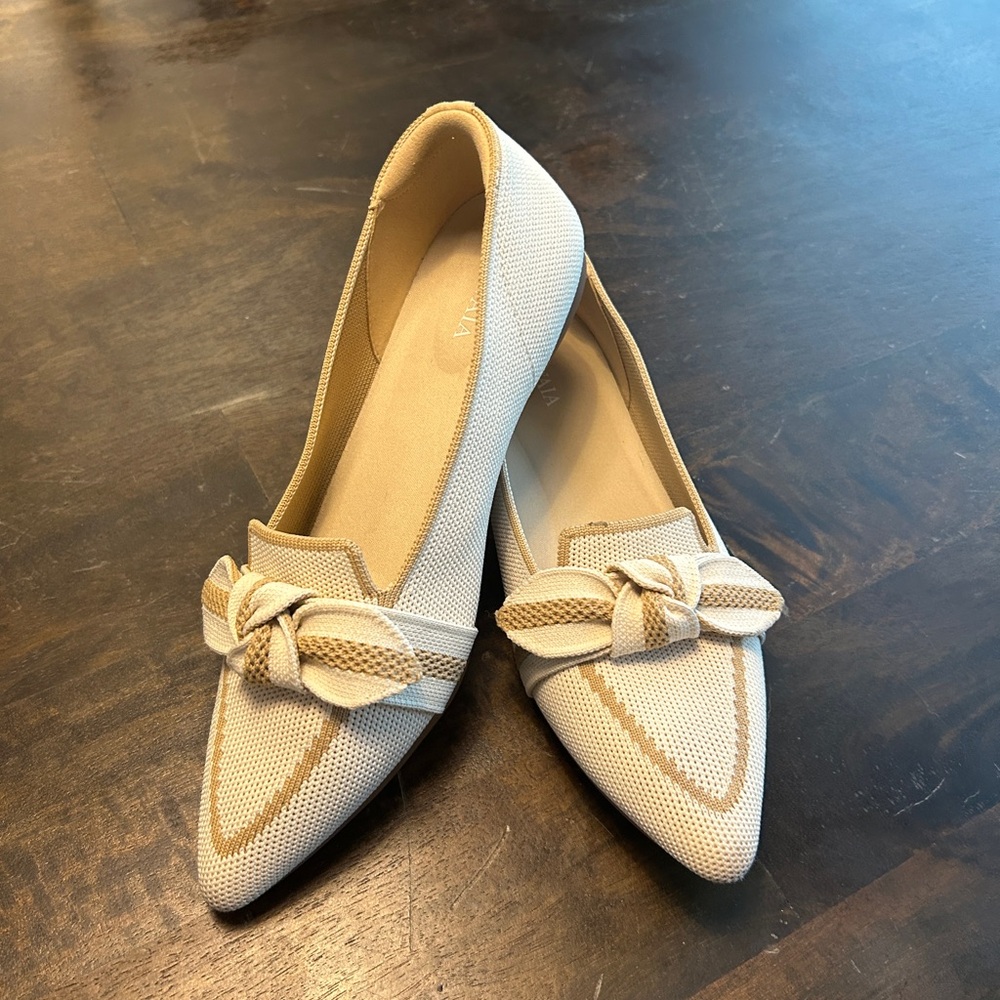 Vivaia Michelle Pointed-Toe Bow Loafers in Ivory/Nude 37.5 - NWOT